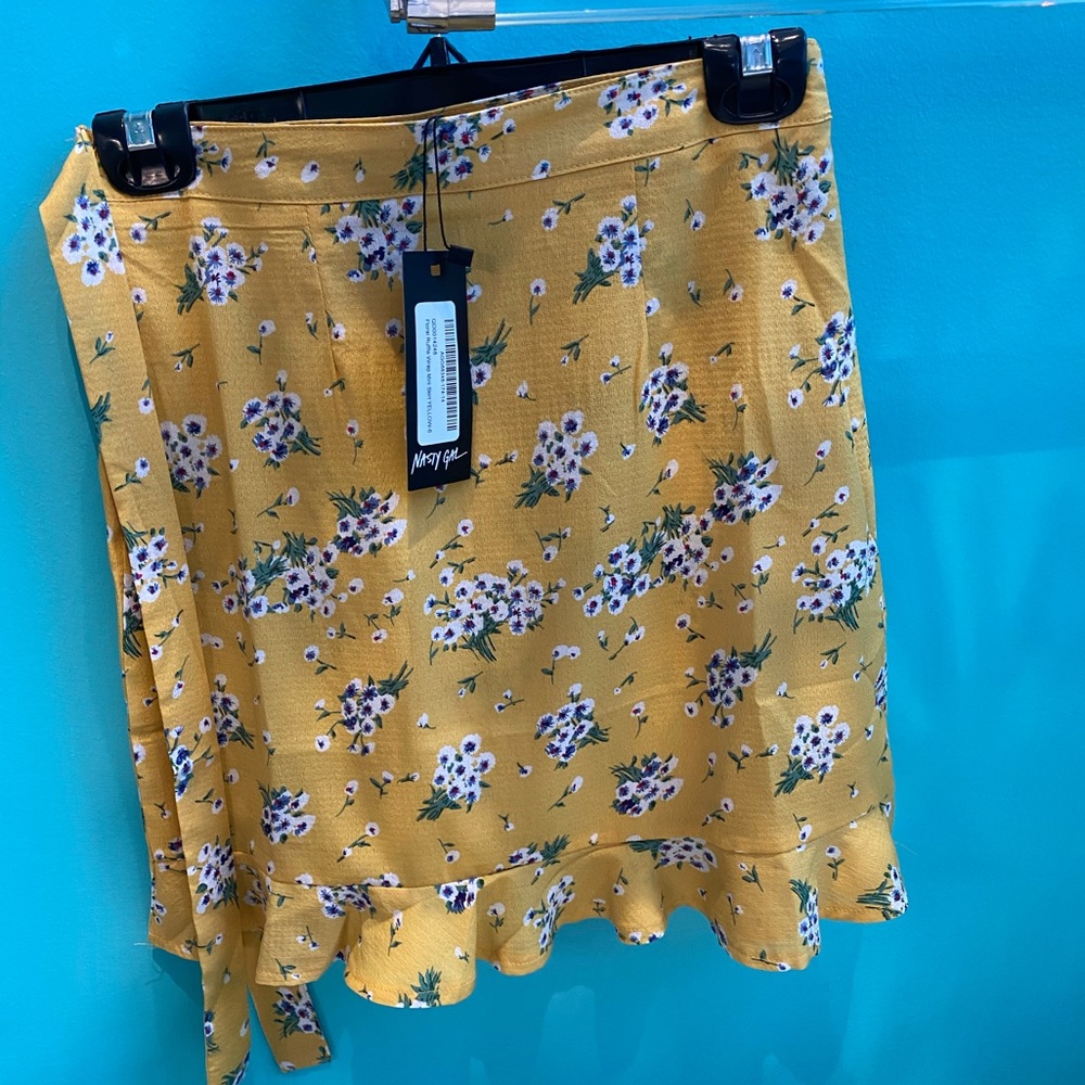 Nasty Gal yellow floral mini skirt - Picture 5 of 7